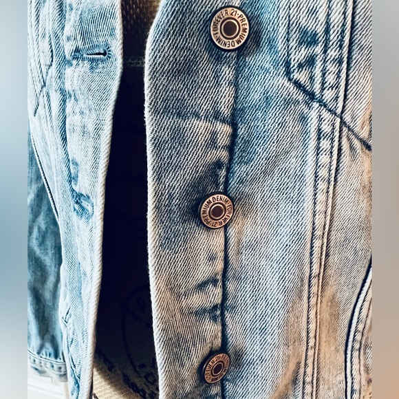 FOREVER 21 Light Blue Jean Jacket. All Cotton. Jeans Jacket - Picture 9 of 15